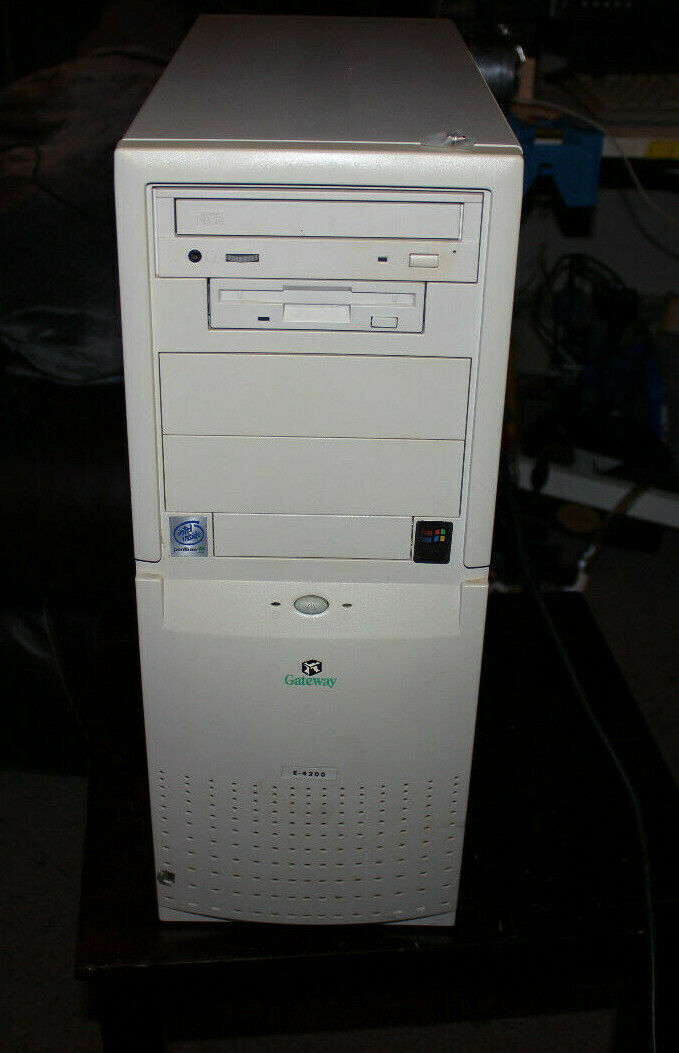 Vintage-Gateway PC 550MHz Intel Pentium III-CDROM/3.5 floppy. NO HARD DRIVE. 