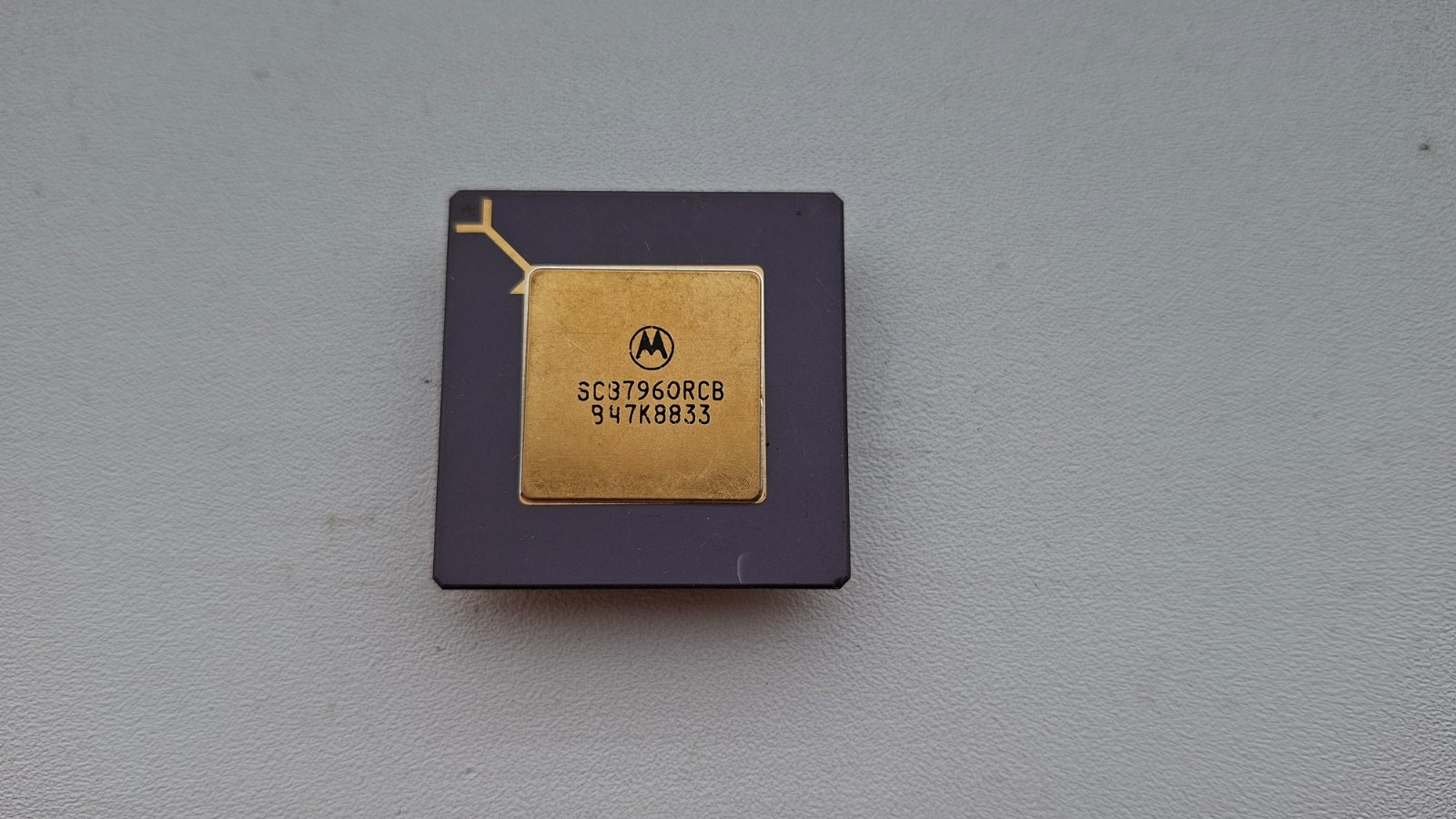 Motorola SC87960RCB 2B47K custom marked uncommon MC68020 vintage CPU AMIGA GOLD Motorola SC87960RCB 2B47K custom marked uncommon MC68020 vintage CPU AMIGA GOLD