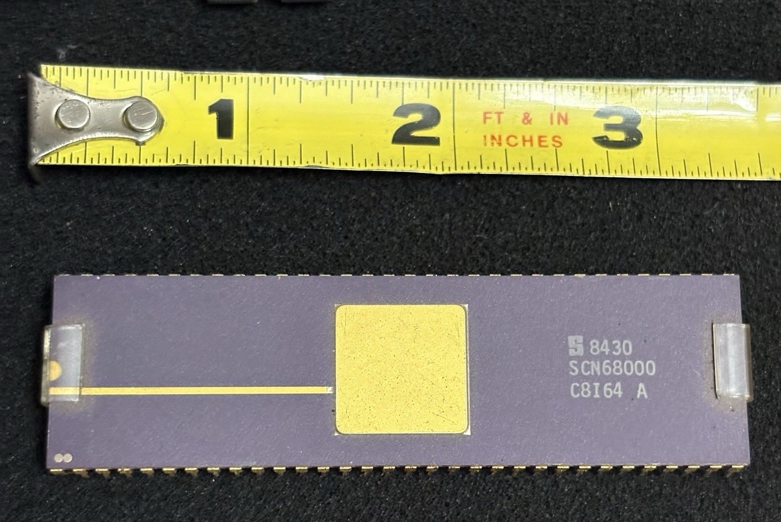 Signetics SCN68000 Purple Ceramic Gold Top CPU 1984 Vintage Processor. Rare Col. Signetics SCN68000 Purple Ceramic Gold Top CPU 1984 Vintage Processor. Rare Col.