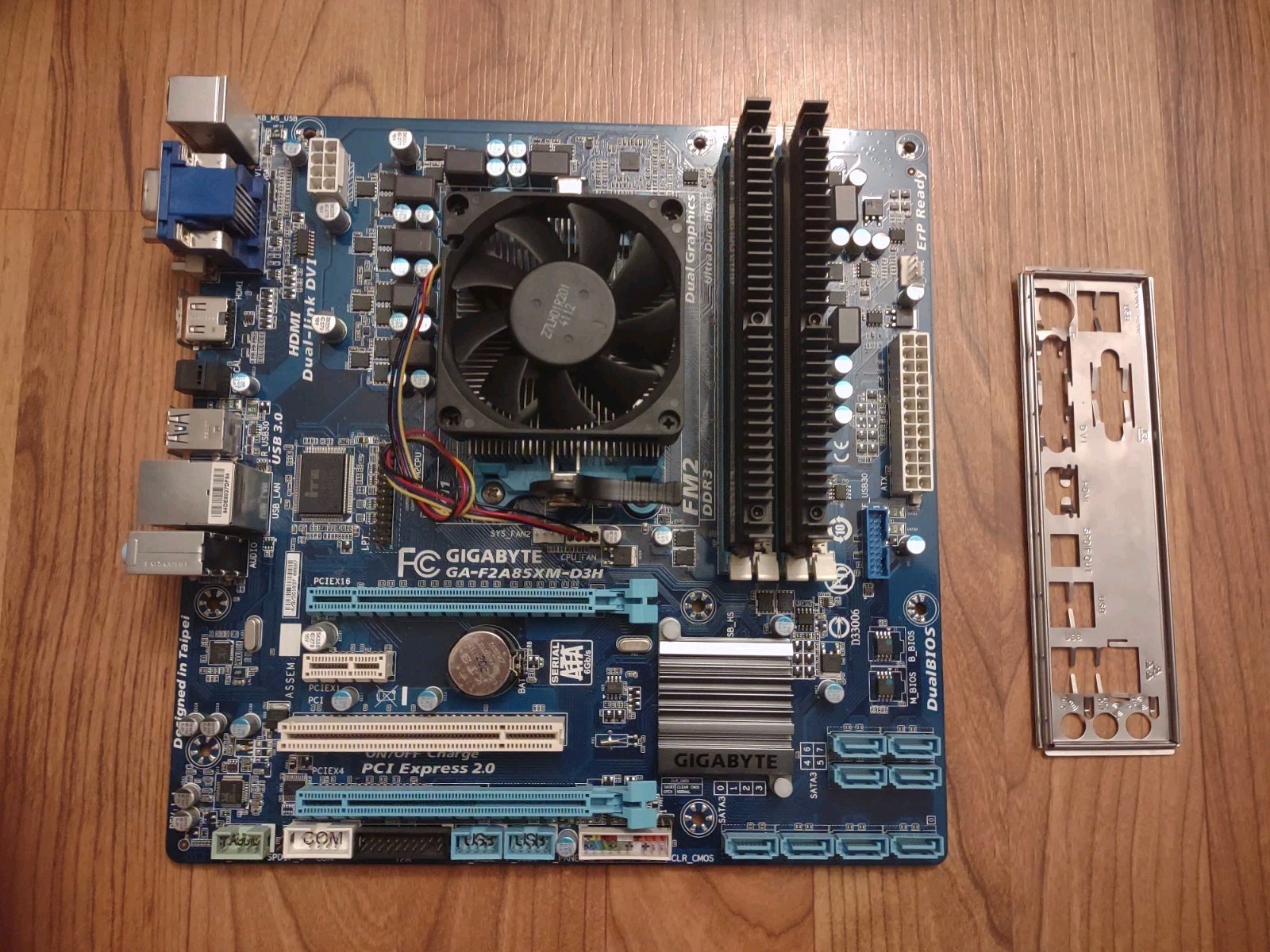 Gigabyte GA-F2A85XM-D3H Motherboard AMD A6-5400, 8GB RAM, IO Shield Gigabyte GA-F2A85XM-D3H Motherboard AMD A6-5400, 8GB RAM, IO Shield