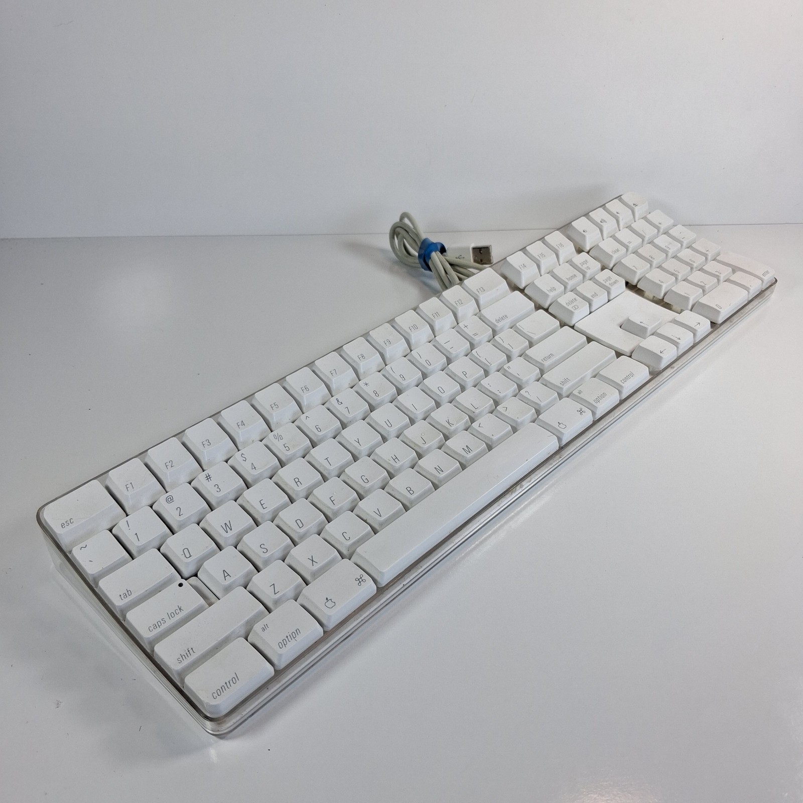 Vintage Apple Mac A1048 White Wired Full Size Keyboard w/ 2 USB Ports TESTED Vintage Apple Mac A1048 White Wired Full Size Keyboard w/ 2 USB Ports TESTED