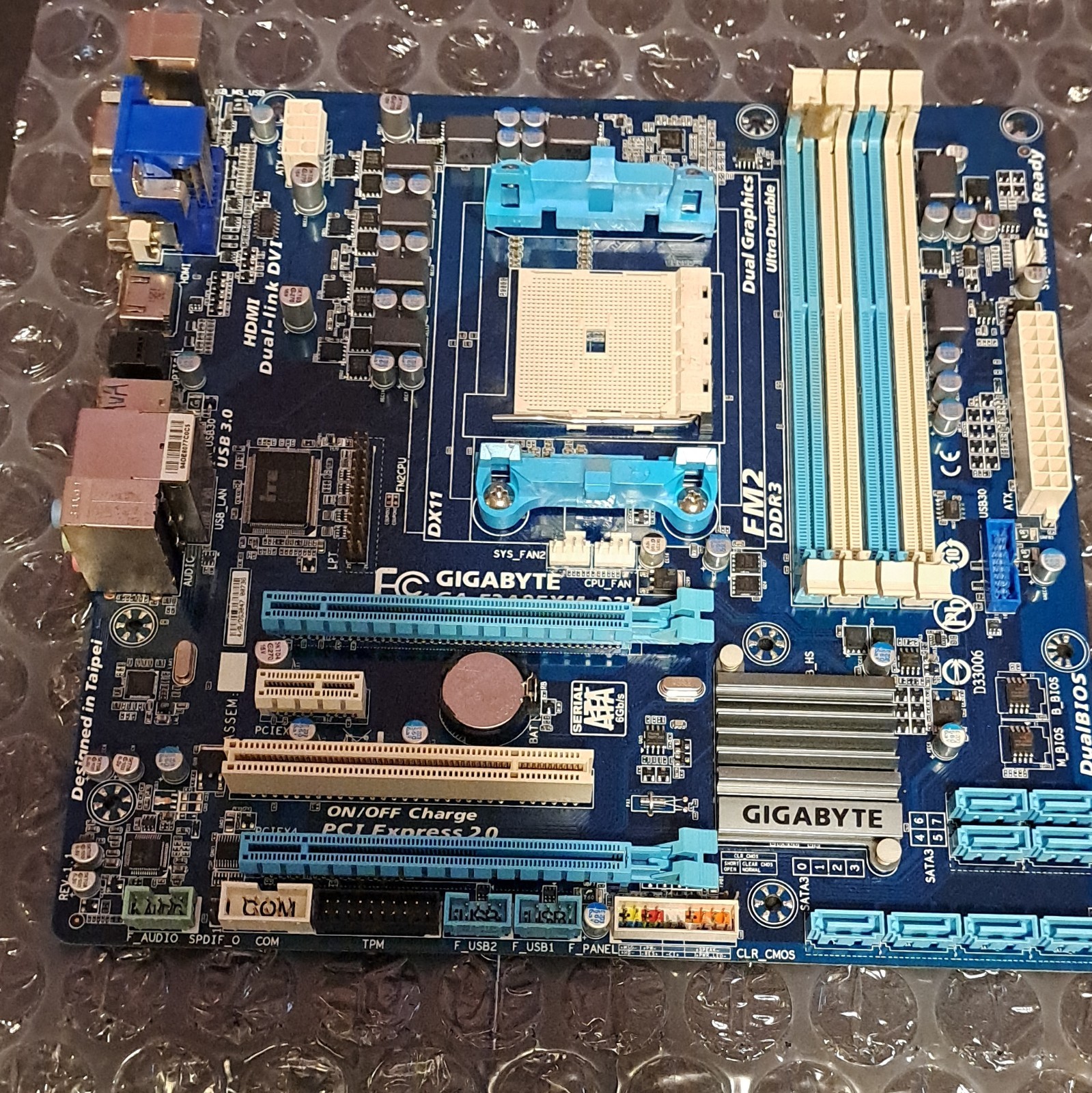 GIGABYTE MicroATX FM2 DDR3 Motherboard GA-F2A85XM-D3H AMD HDMI USB3 Audio Video GIGABYTE MicroATX FM2 DDR3 Motherboard GA-F2A85XM-D3H AMD HDMI USB3 Audio Video