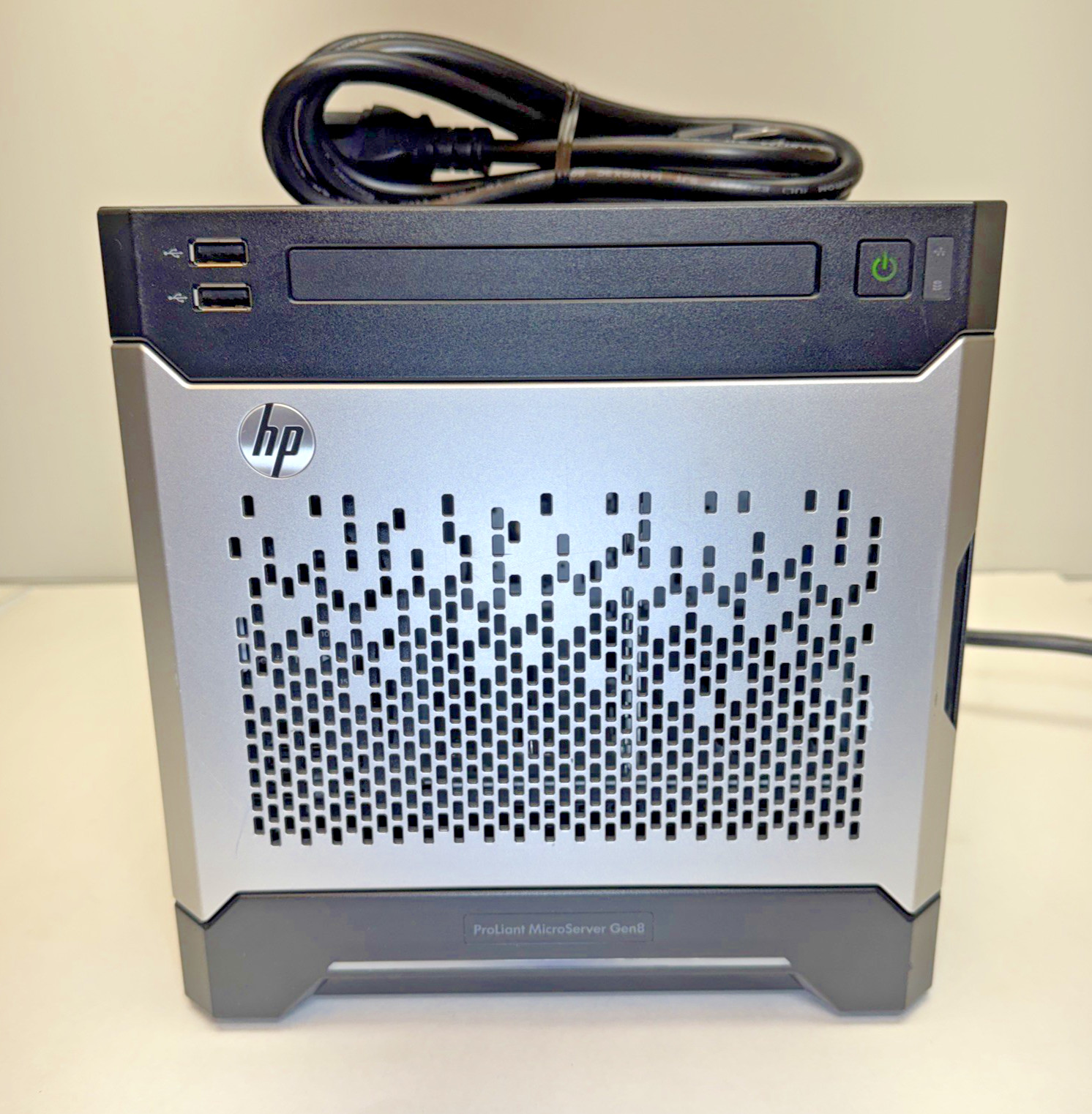 HP ProLiant MicroServer Gen8 G1610T @2.3 GHz, 16GB, 712317-001 NO HDD/OS