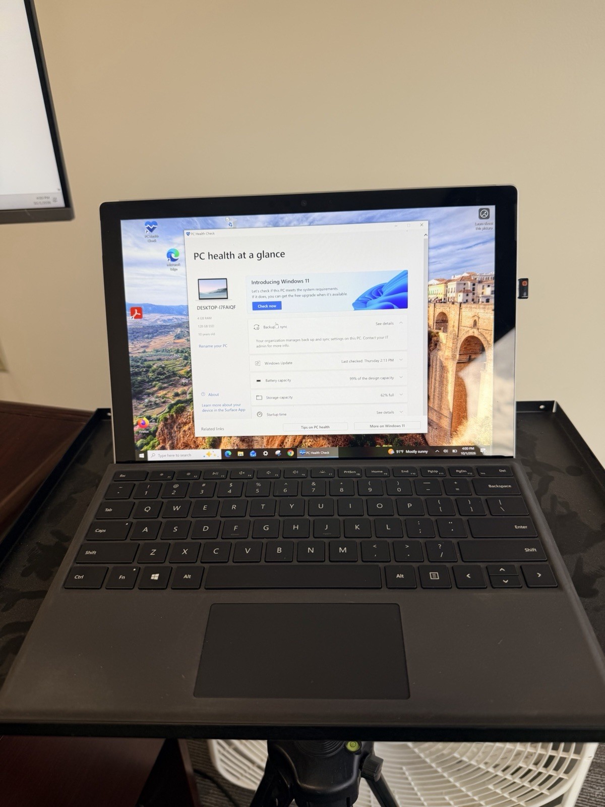 Microsoft Surface Pro 5 Silver 128GB SSD 4gb RAM Microsoft Surface Pro 5 Silver 128GB SSD 4gb RAM