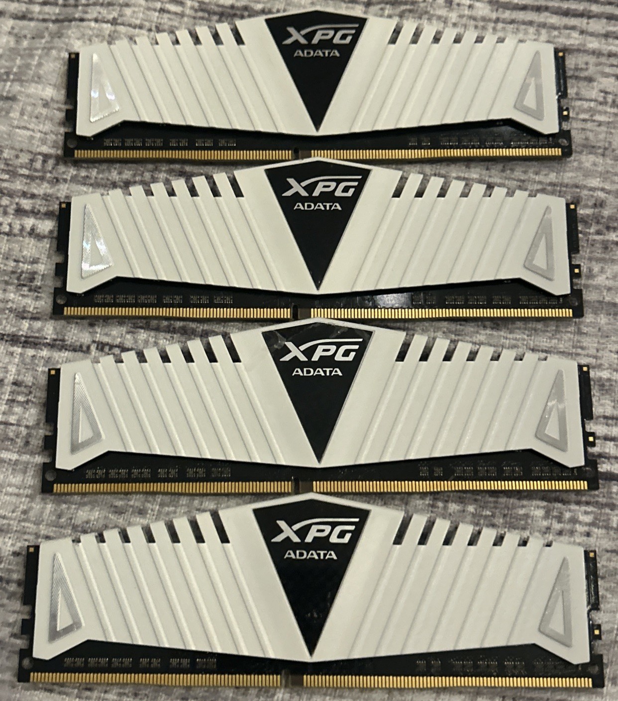 ADATA XPG 24GB (4x8GB) DDR4 RAM AX4U2800W8G17-BWZ ADATA XPG 24GB (4x8GB) DDR4 RAM AX4U2800W8G17-BWZ
