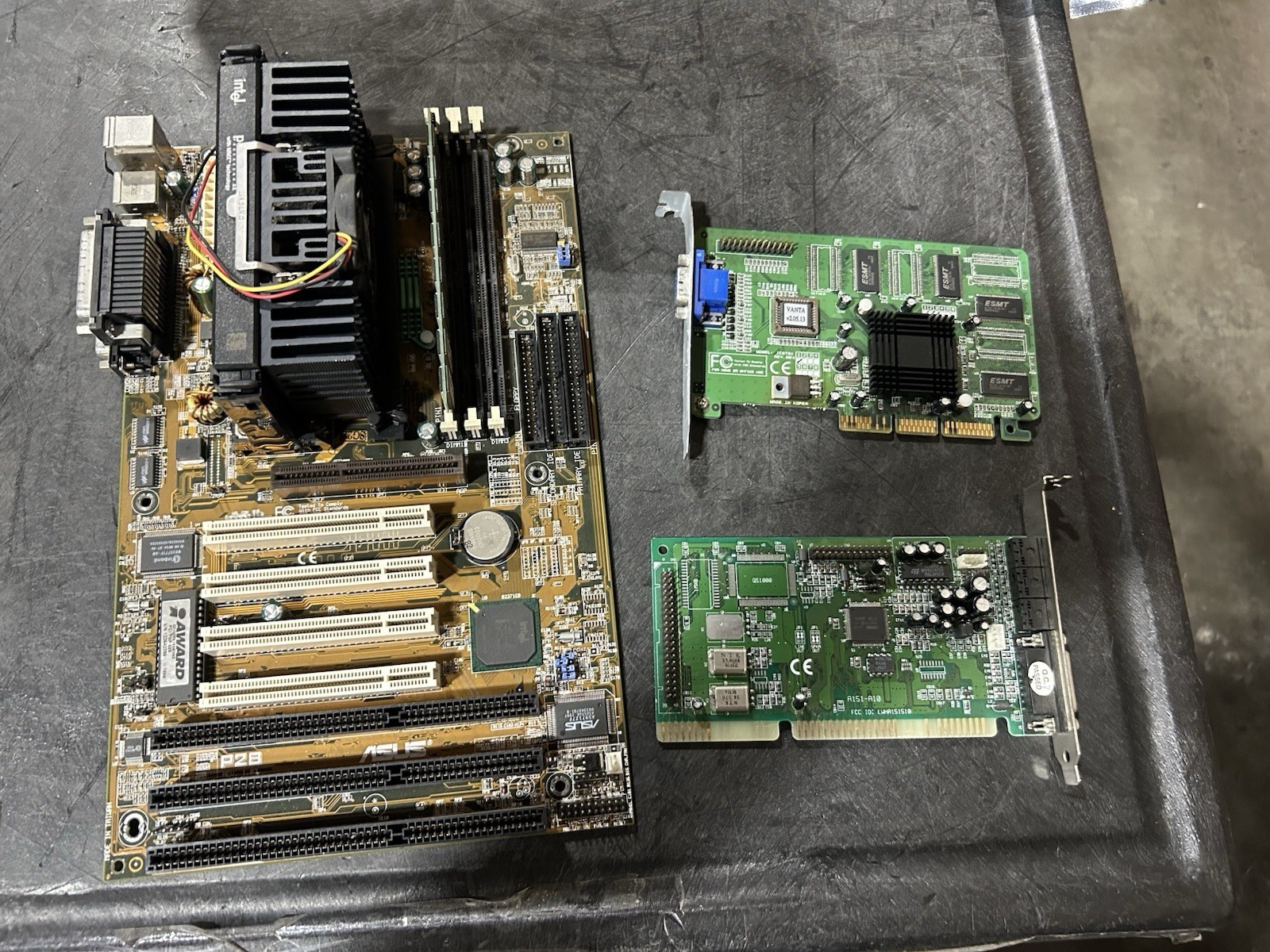 Vintage ASUS P2B V1.02 Slot 1 Motherboard + Pentium II 400 + 128mb + Cards Vintage ASUS P2B V1.02 Slot 1 Motherboard + Pentium II 400 + 128mb + Cards