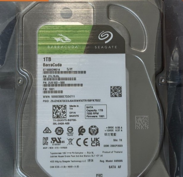 ST1000DM014 Seagate BarraCuda 1TB 7200RPM 64MB Cache SATA 3.5 HDD Hard Drive ST1000DM014 Seagate BarraCuda 1TB 7200RPM 64MB Cache SATA 3.5 HDD Hard Drive
