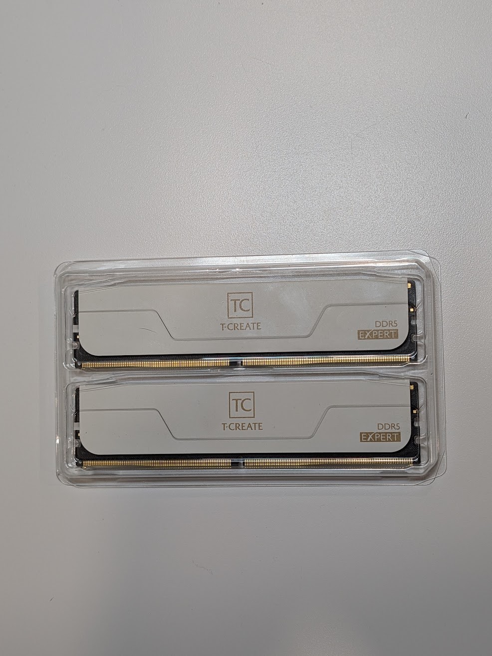 TeamGroup T-Create Expert 32GB 2x16GB DDR5 6000 CL30 XMP EXPO White TeamGroup T-Create Expert 32GB 2x16GB DDR5 6000 CL30 XMP EXPO White