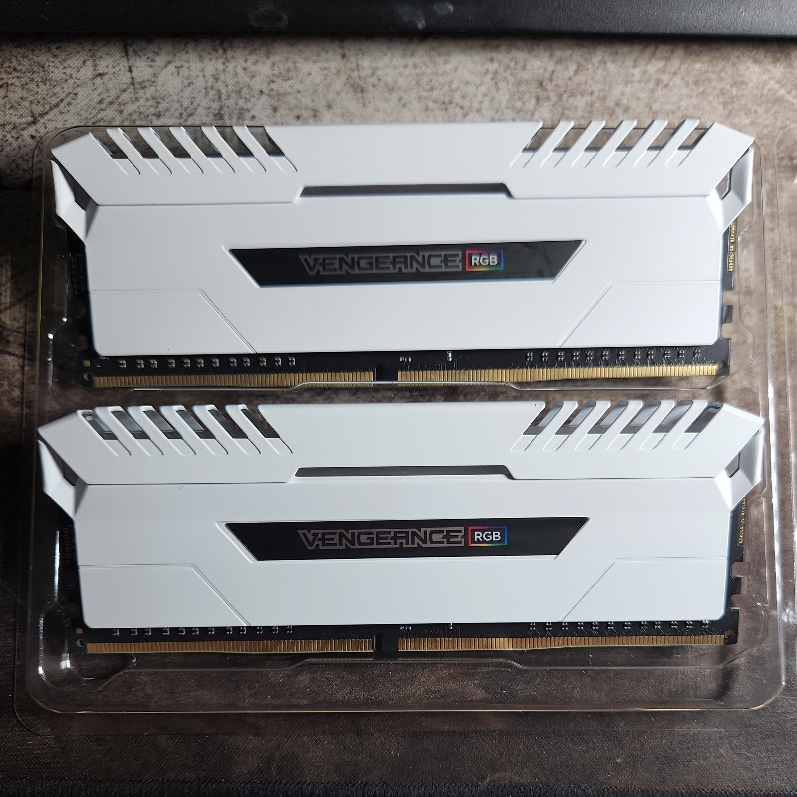 Corsair Vengeance RGB 16GB 2 x 8GB DDR4-3200. Used but perfect condition Corsair Vengeance RGB 16GB 2 x 8GB DDR4-3200. Used but perfect condition