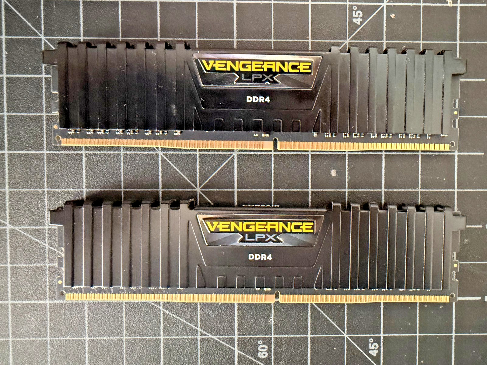 Corsair CMK16GX4M2Z3200C16 DDR4 16GB (2x8GB) 3200MHZ Corsair CMK16GX4M2Z3200C16 DDR4 16GB (2x8GB) 3200MHZ