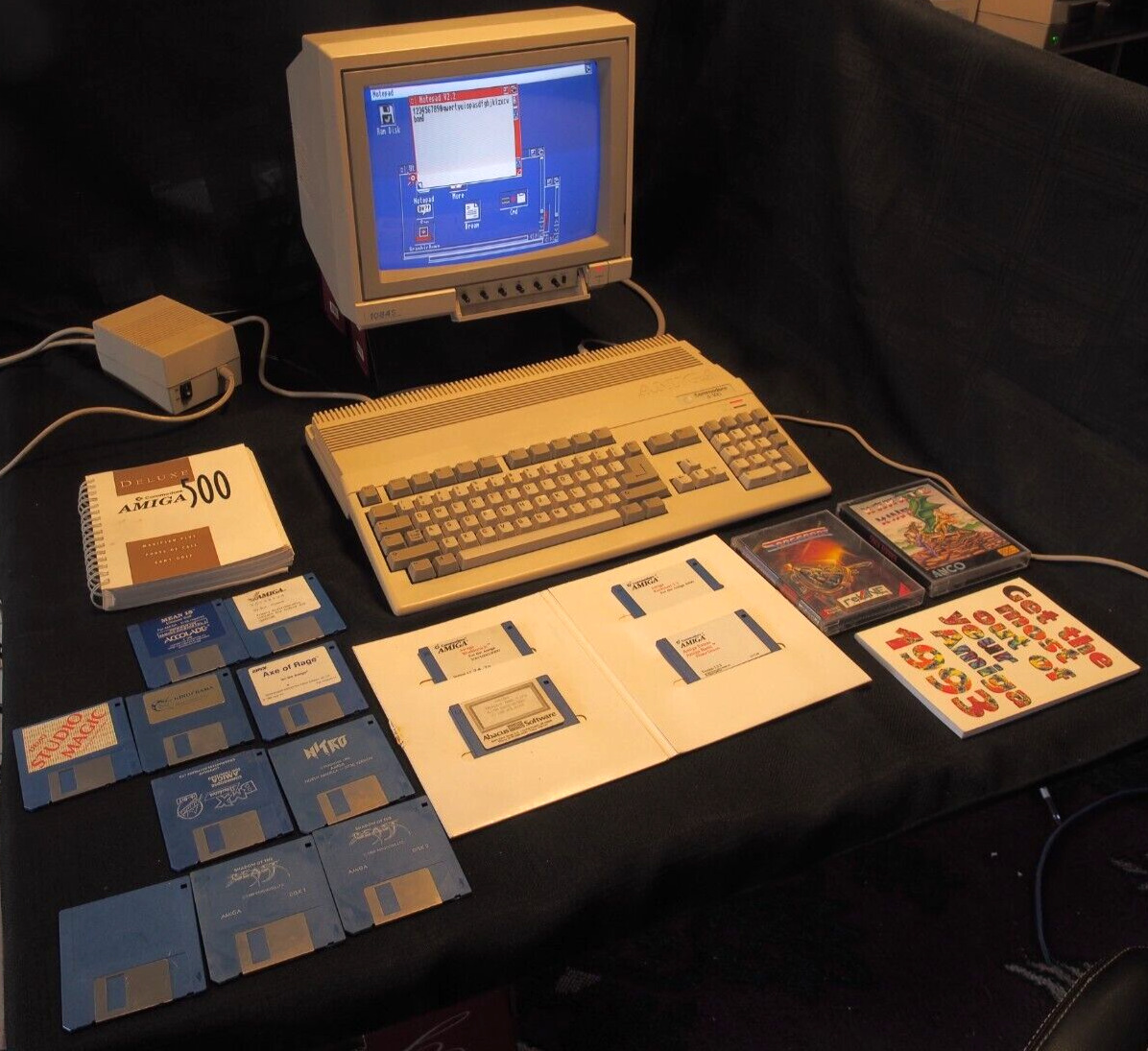 Commodore Amiga 500 with Original Box.   Power Supply Games and More  1 MEG No.2