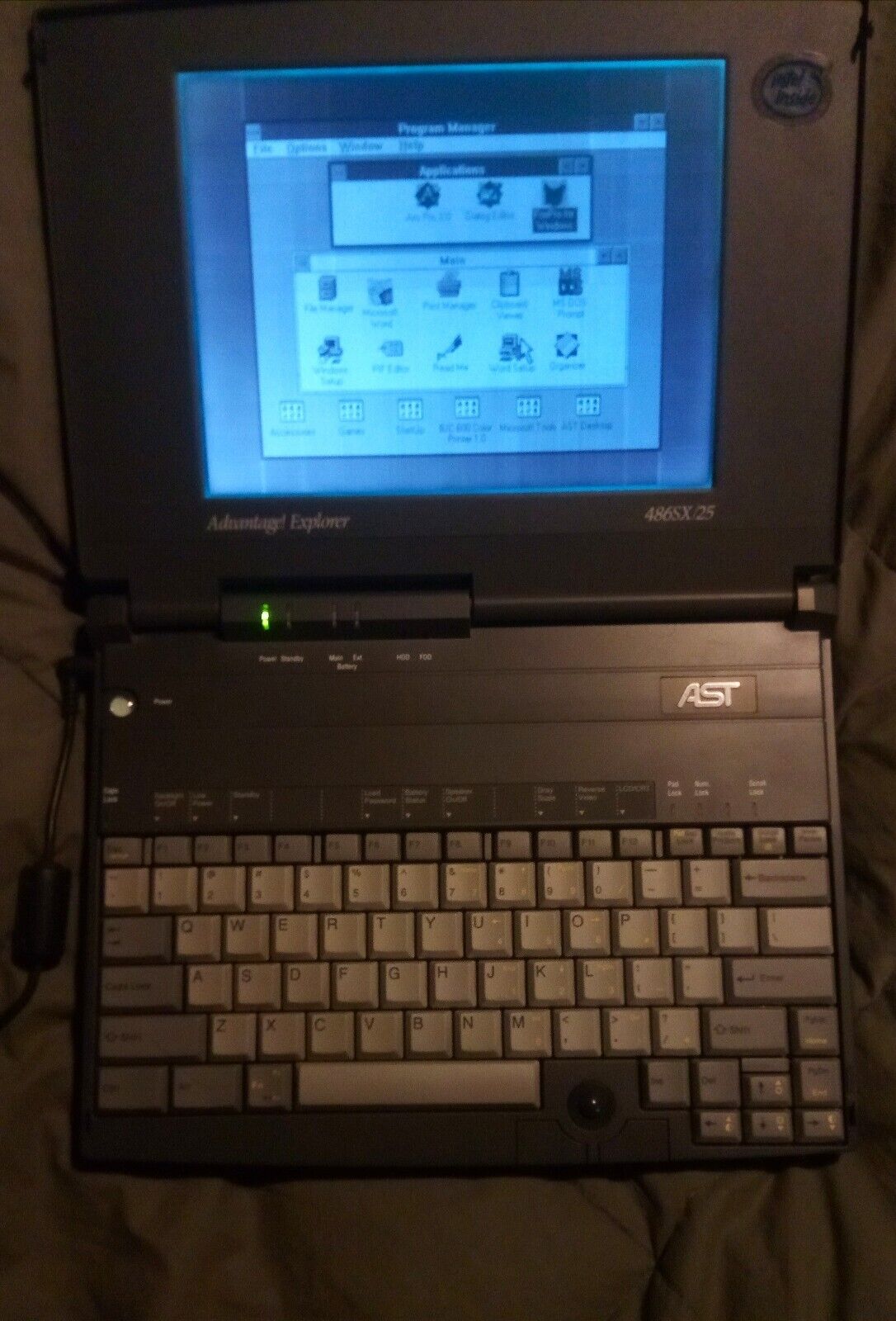 vintage AST Advantage Explorer 486SX 25 works extremely clean laptop