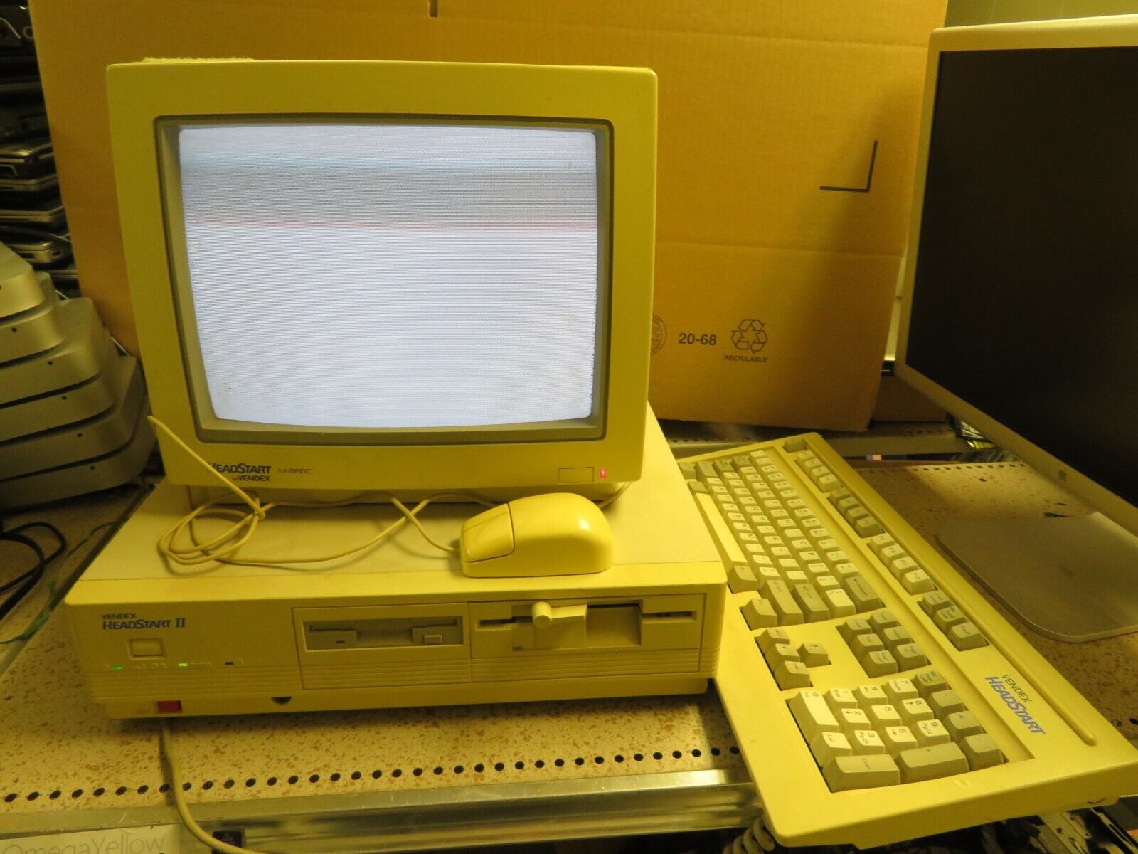 Very Rare Vendex Headstart II Computer + Keyboard Mouse CRT Monitor Powers On