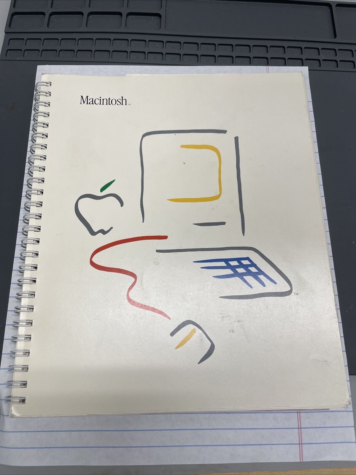 Apple Macintosh Manual 1984 128K  Product #M1500 Very Good Condition M0001