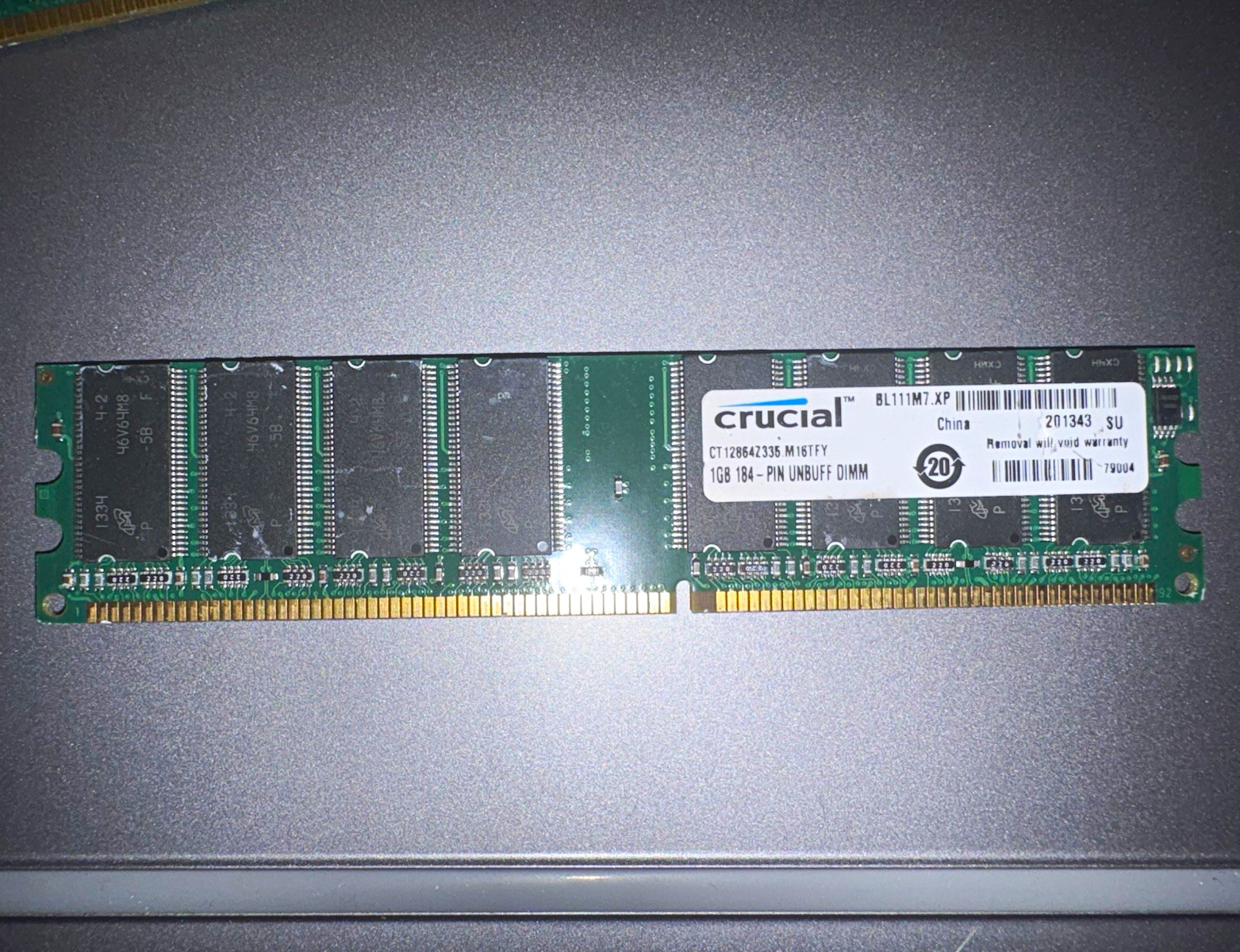 Crucial 1GB DDR PC-2700 DDR-333 Non-ECC Unbuffered 184-Pin CT12864Z335.M16TFY Crucial 1GB DDR PC-2700 DDR-333 Non-ECC Unbuffered 184-Pin CT12864Z335.M16TFY