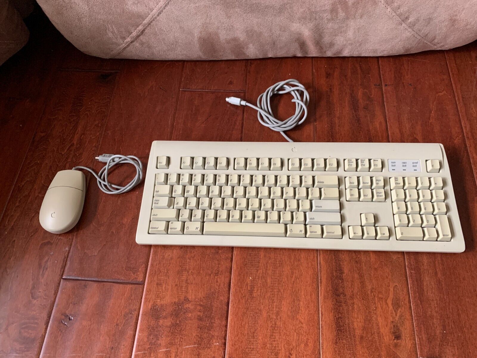 Vintage AppleDesign Keyboard M2980 and Apple Desktop Mouse II M2706