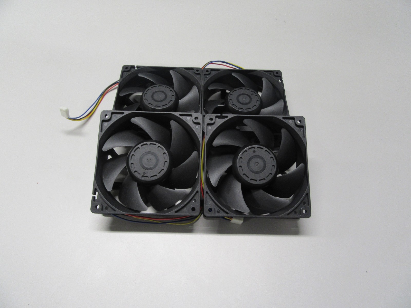 4 pack 120MM Super High Airflow 5000 RPM 4Wire PWM DC 12V 2 AMP (120X120X38 MM) 4 pack 120MM Super High Airflow 5000 RPM 4Wire PWM DC 12V 2 AMP (120X120X38 MM)