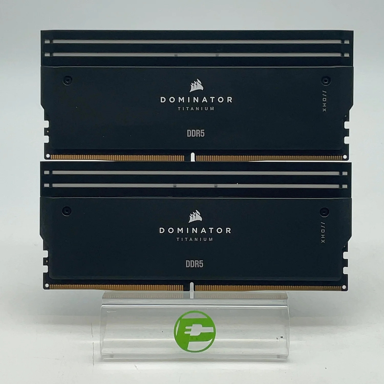 Corsair Dominator Titanium 32GB (2x16GB) RAM DDR5 6000MHz CMP32GX5M2B6000C30 Corsair Dominator Titanium 32GB (2x16GB) RAM DDR5 6000MHz CMP32GX5M2B6000C30
