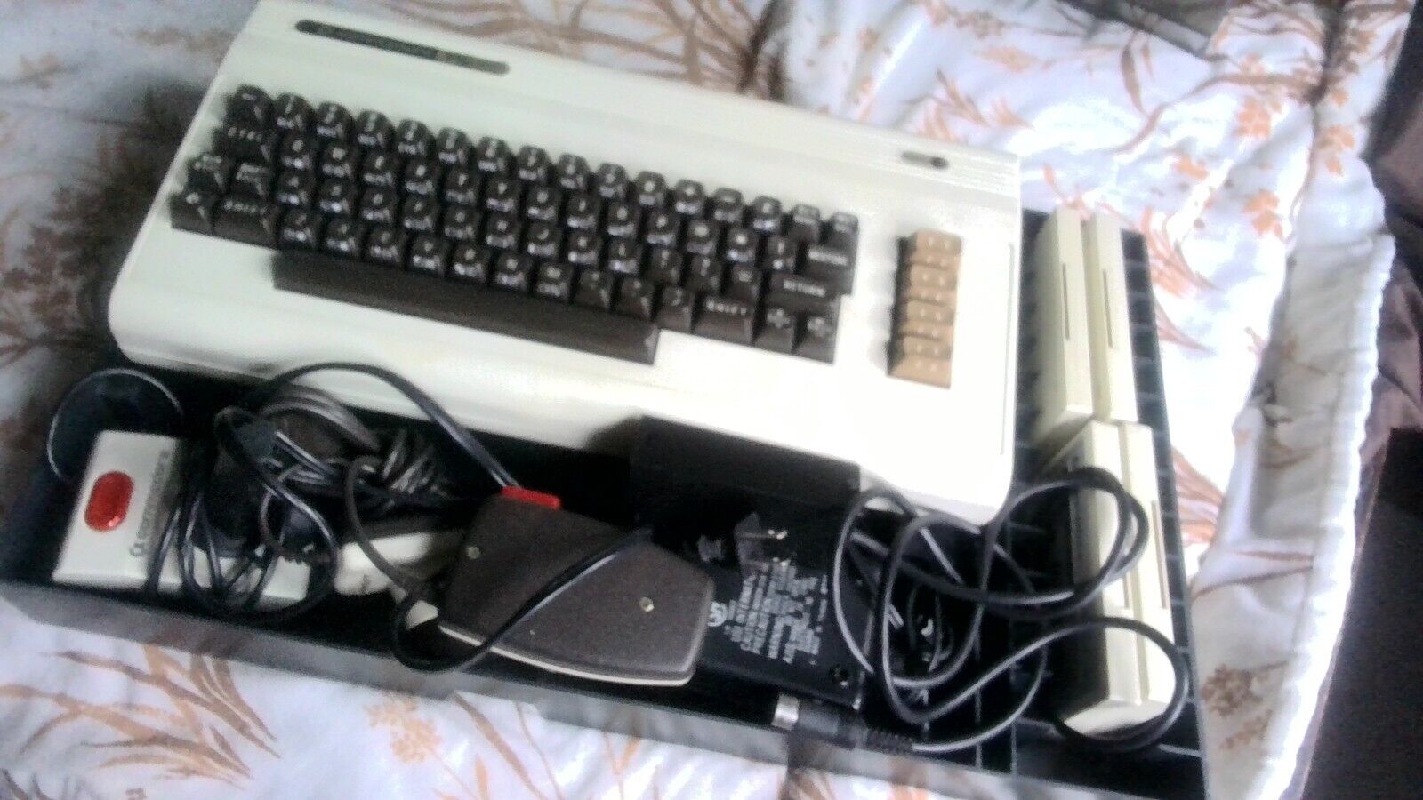Commodore Vic-20 with paddles , joystick , 4 games , and protective case 