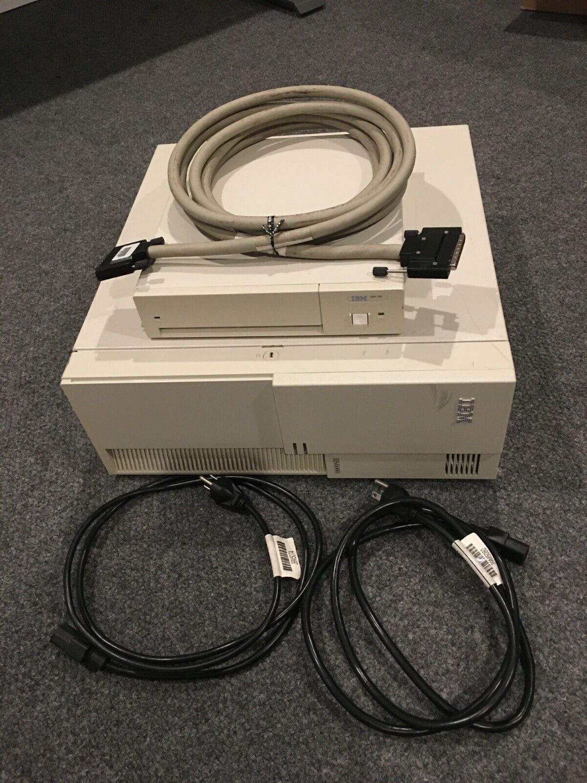IBM 7043-140 200MHz PowerPC 604e + 8Gb External SCSI Drive