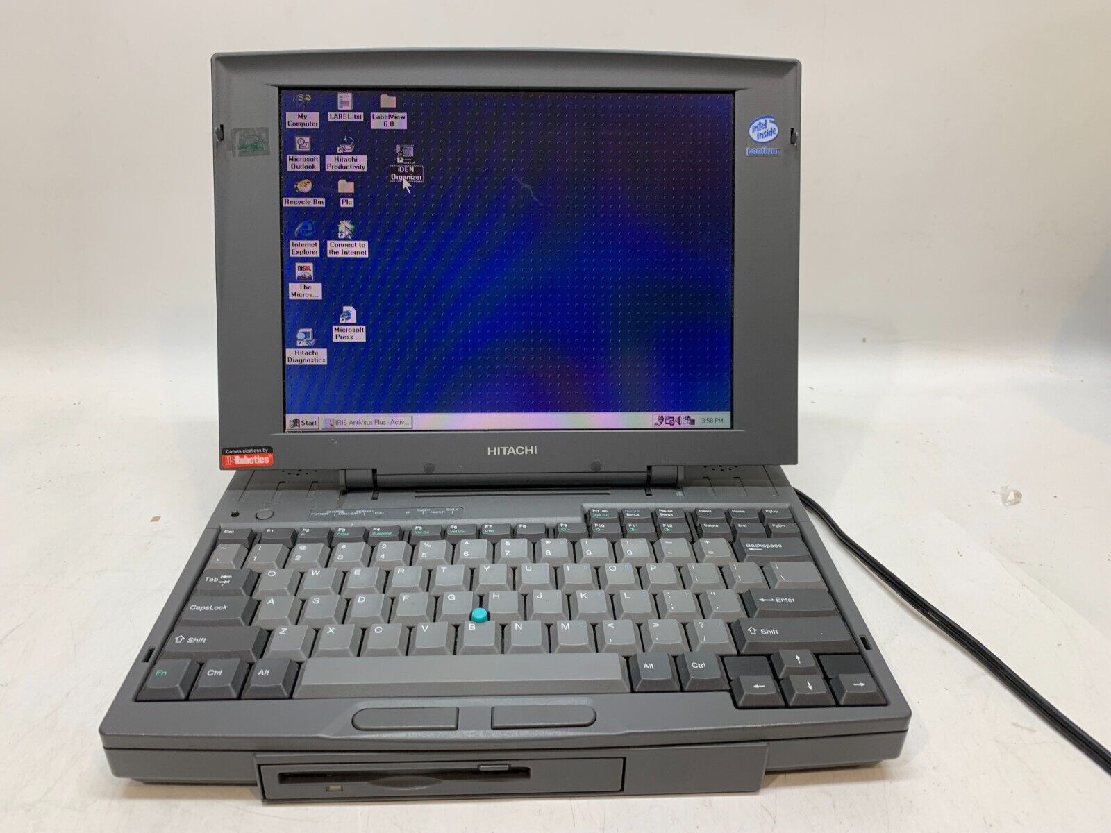Vintage Hitachi Notebook M-120D Pentium 120, 16MB RAM, 1GB HDD, Win 95
