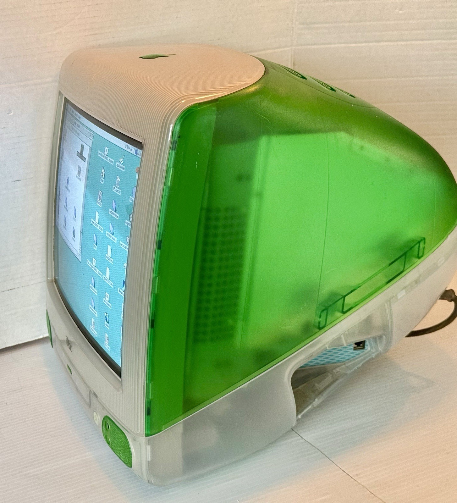 Vintage 1998 iMac G3 M4984 Mac OS + Keyboard Working but Needs Some Repair Read Vintage 1998 iMac G3 M4984 Mac OS + Keyboard Working but Needs Some Repair Read