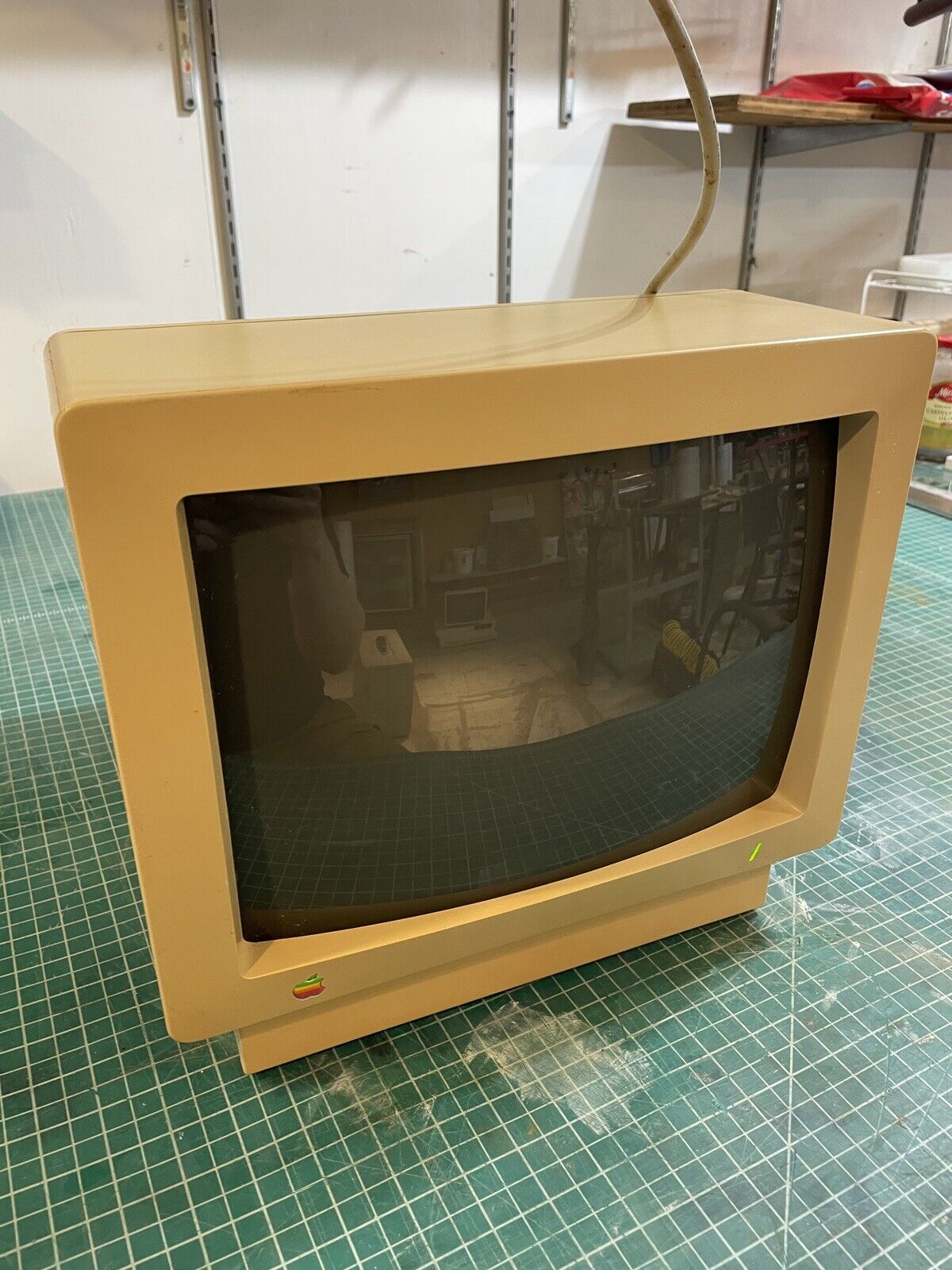 Vintage Apple Color Composite Monitor A2M6020 Power Stable, AS IS