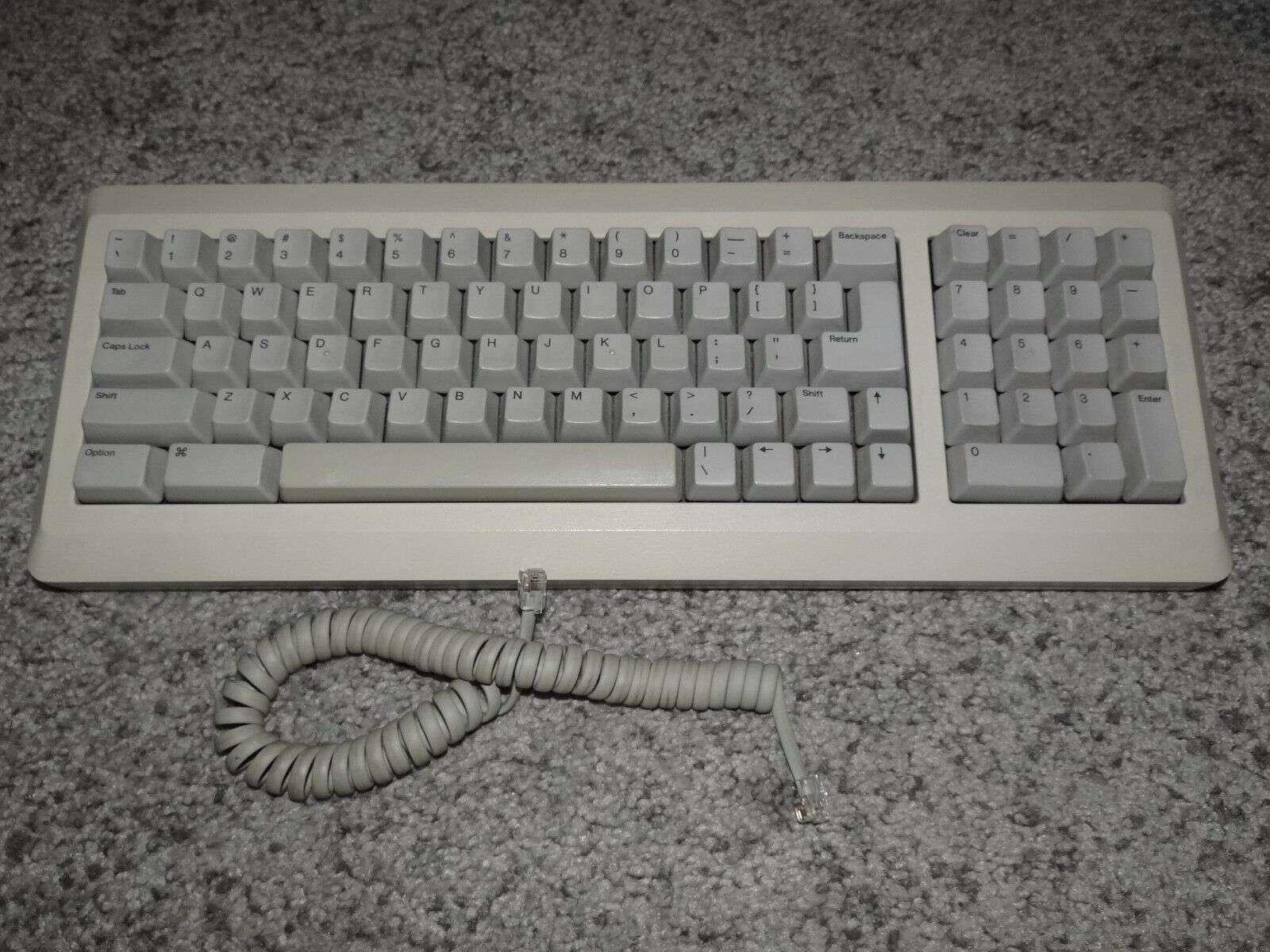 Macintosh Keyboard and cable - 128k, 512k, Macintosh Plus  -TESTED M0110A