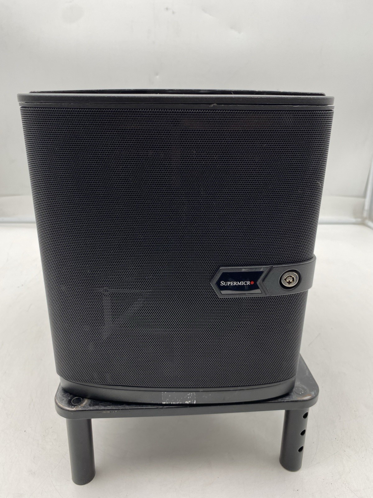 SuperMicro CSE-721 Mini-Tower Server Xeon E3-1240v6 32GB RAM 4TB Storage (NAS) SuperMicro CSE-721 Mini-Tower Server Xeon E3-1240v6 32GB RAM 4TB Storage (NAS)