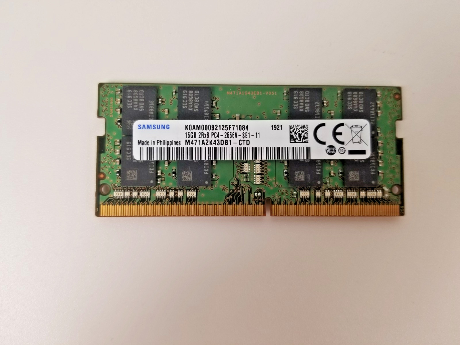 Samsung 16GB DDR4 PC4-2666V 2666MHz SO-DIMM Laptop Memory RAM Module 260-Pin Samsung 16GB DDR4 PC4-2666V 2666MHz SO-DIMM Laptop Memory RAM Module 260-Pin