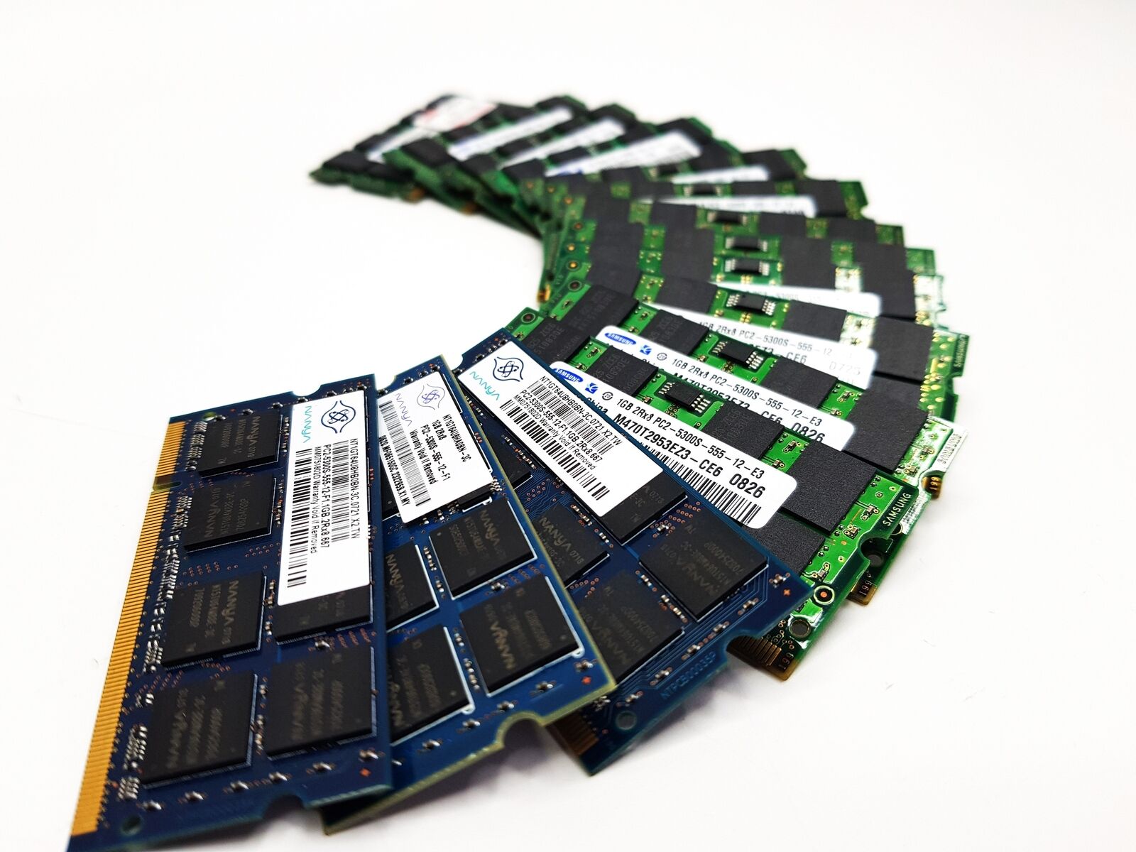 LOT of (15) Mix SODIMM Memory1GB PC2-5300S-555 DDR2-667MHz 200pin Samsung/Nanya