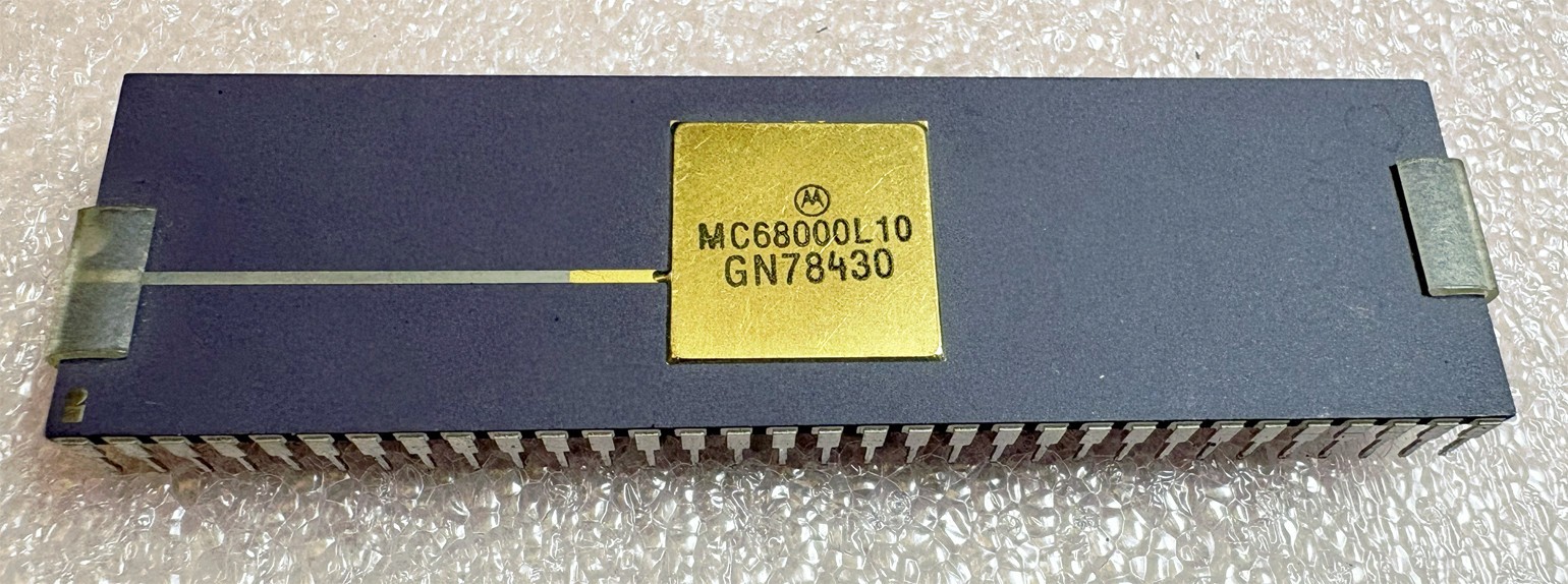Vintage Motorola MC68000L10 10MHz 16bit NMOS Microprocessor Vintage Motorola MC68000L10 10MHz 16bit NMOS Microprocessor
