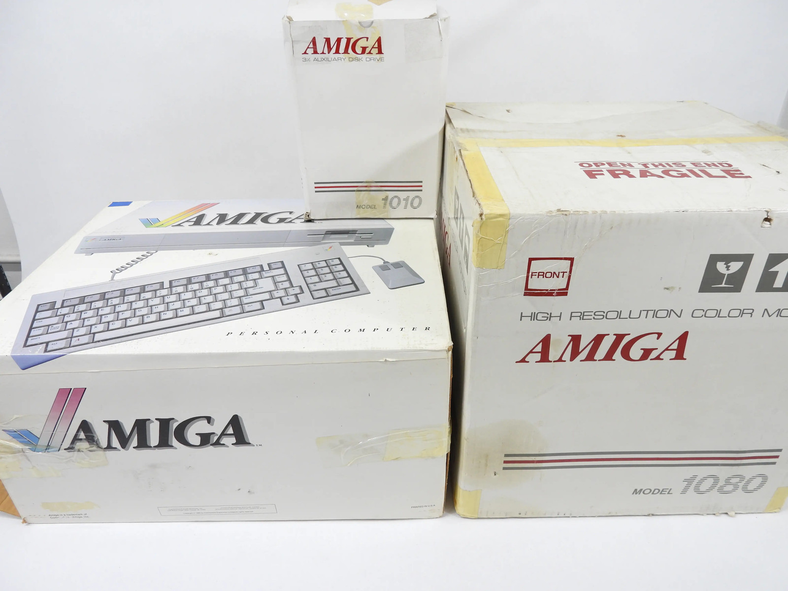 Amiga 1000 Vintage Computer 1080 Monitor 1010 Drive + Manuals + Boxes (nice) Amiga 1000 Vintage Computer 1080 Monitor 1010 Drive + Manuals + Boxes (nice)