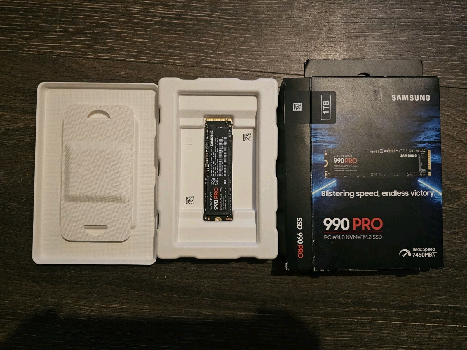 Samsung - 990 PRO 1TB Internal SSD PCle 4.0 NVMe M.2 Samsung - 990 PRO 1TB Internal SSD PCle 4.0 NVMe M.2