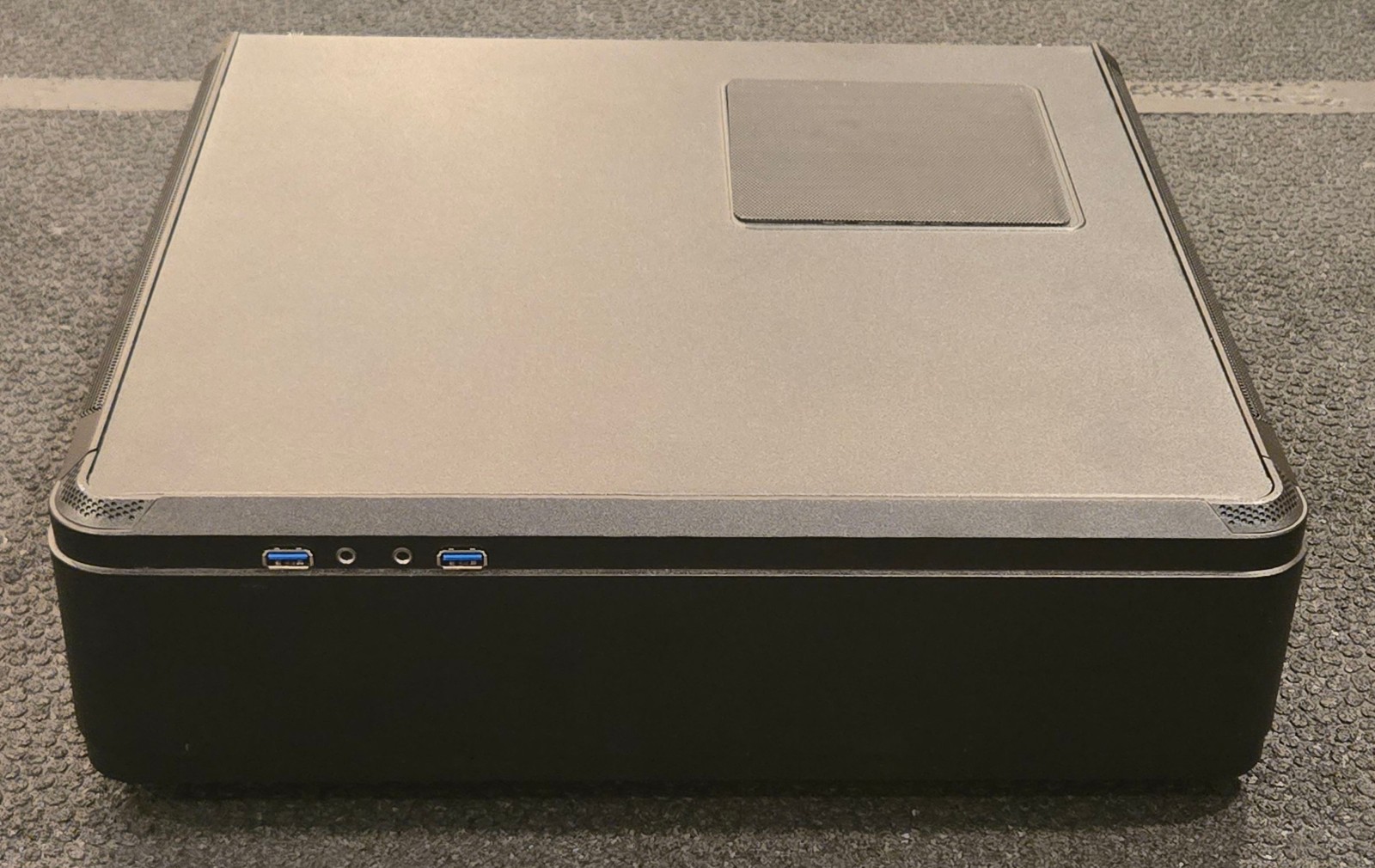 SilverStone FTZ01B Tech Fortress Z Aluminum Unibody Mini-ITX/DTX Computer Case SilverStone FTZ01B Tech Fortress Z Aluminum Unibody Mini-ITX/DTX Computer Case
