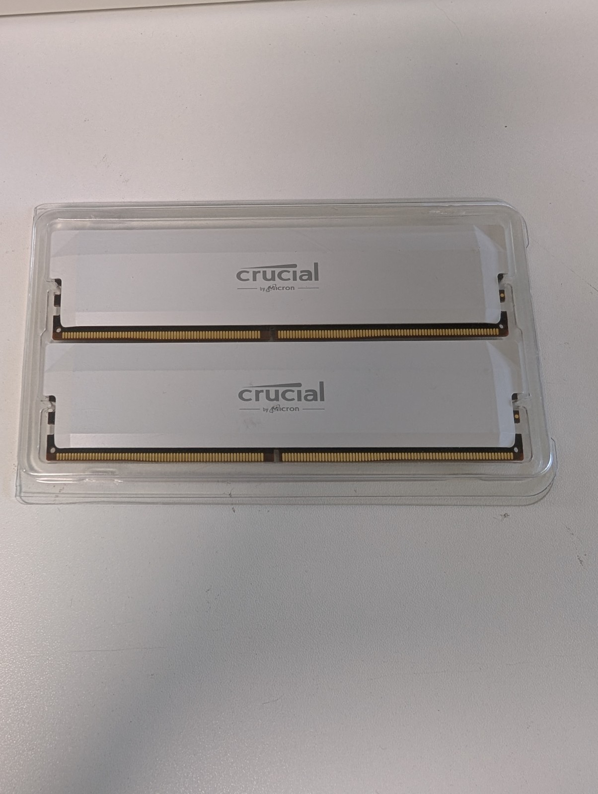 Crucial Pro Overclocking 32GB 2x16GB DDR5 6400 6000 CL38 XMP EXPO White