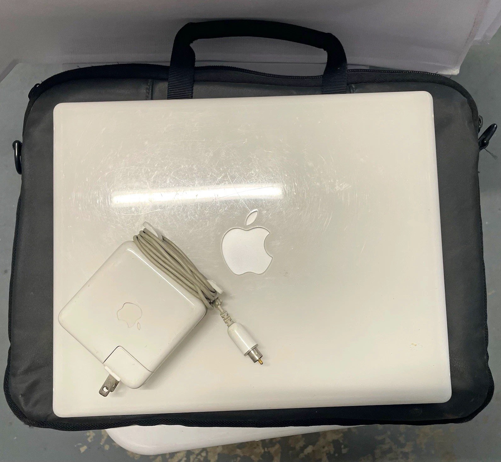 Vintage Apple iBook A1005 12.1in White PowerPC G3 700MHz 128MB Mac OS X