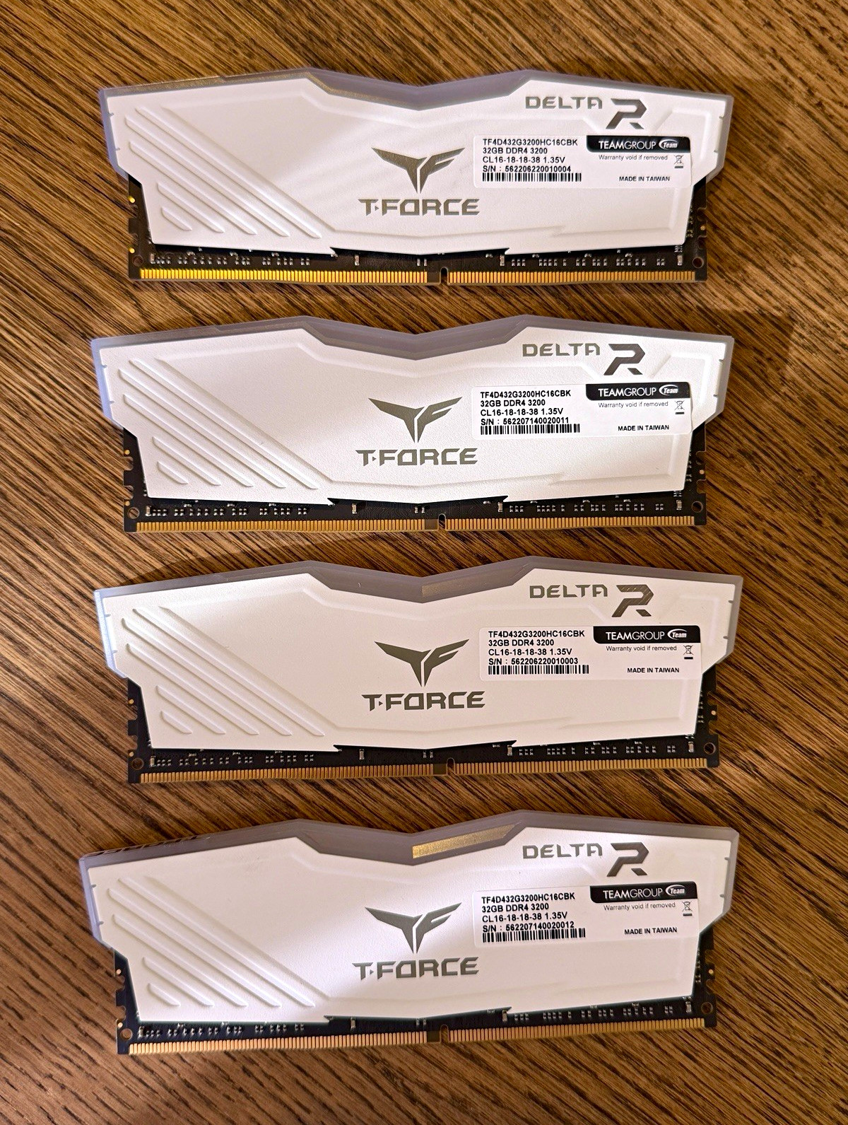 TEAMGROUP T-FORCE Delta R 32GB 4x8GB DDR4-3200 RAM TF4D432G3200HC16CBK TEAMGROUP T-FORCE Delta R 32GB 4x8GB DDR4-3200 RAM TF4D432G3200HC16CBK