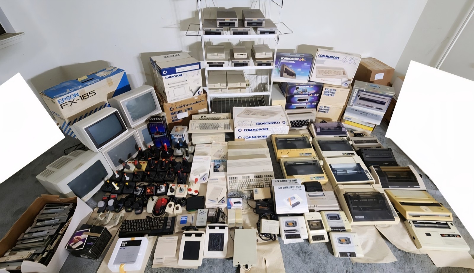 Vintage Commodore Collection C64 C128 1571 1541 Drives Monitors Printers More Vintage Commodore Collection C64 C128 1571 1541 Drives Monitors Printers More