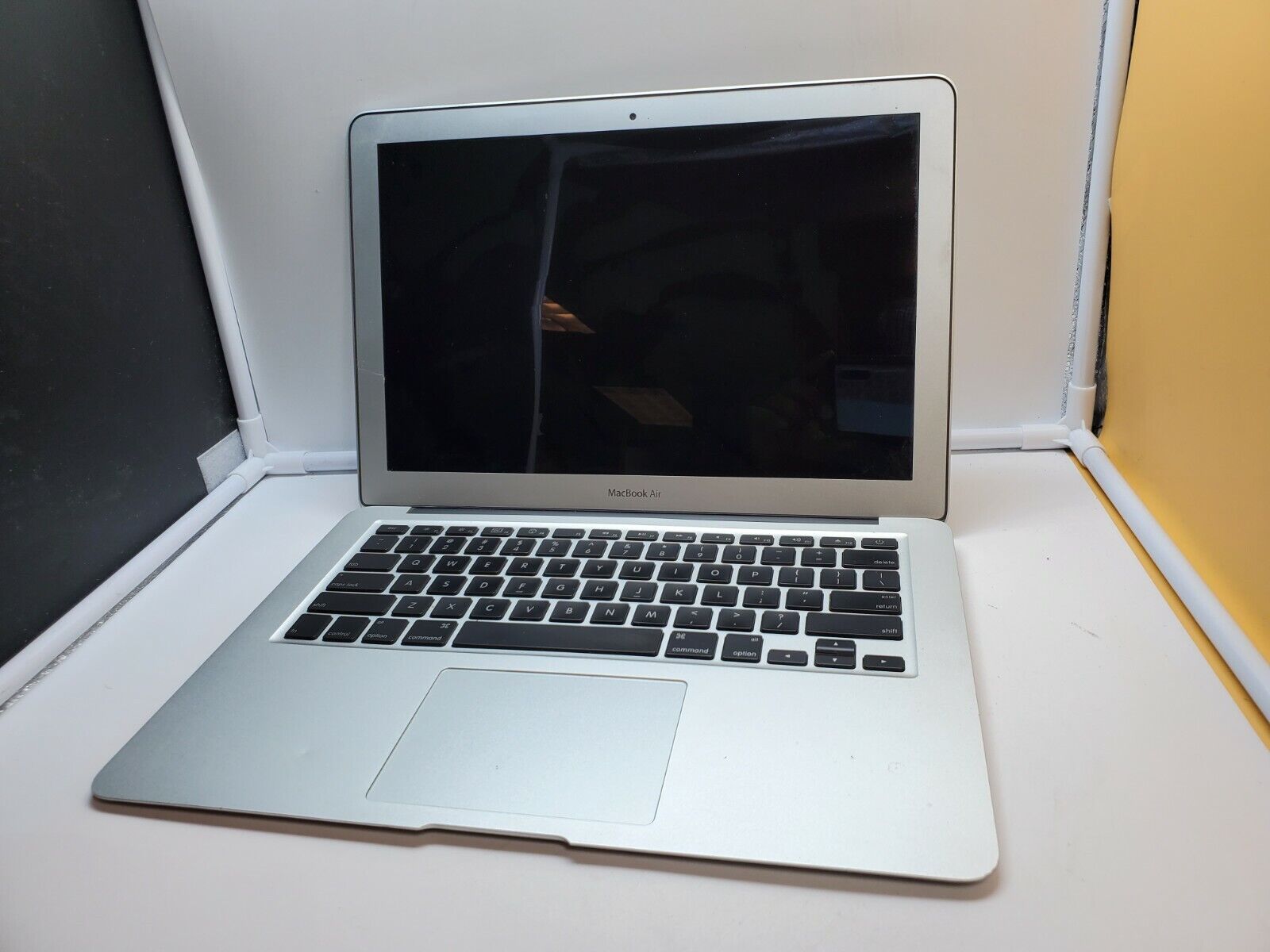 Apple MacBook Air 13\'\' 2010 A1369 CORE 2 DUO 1.86GHz, 2GB RAM, NO SSD, For Parts