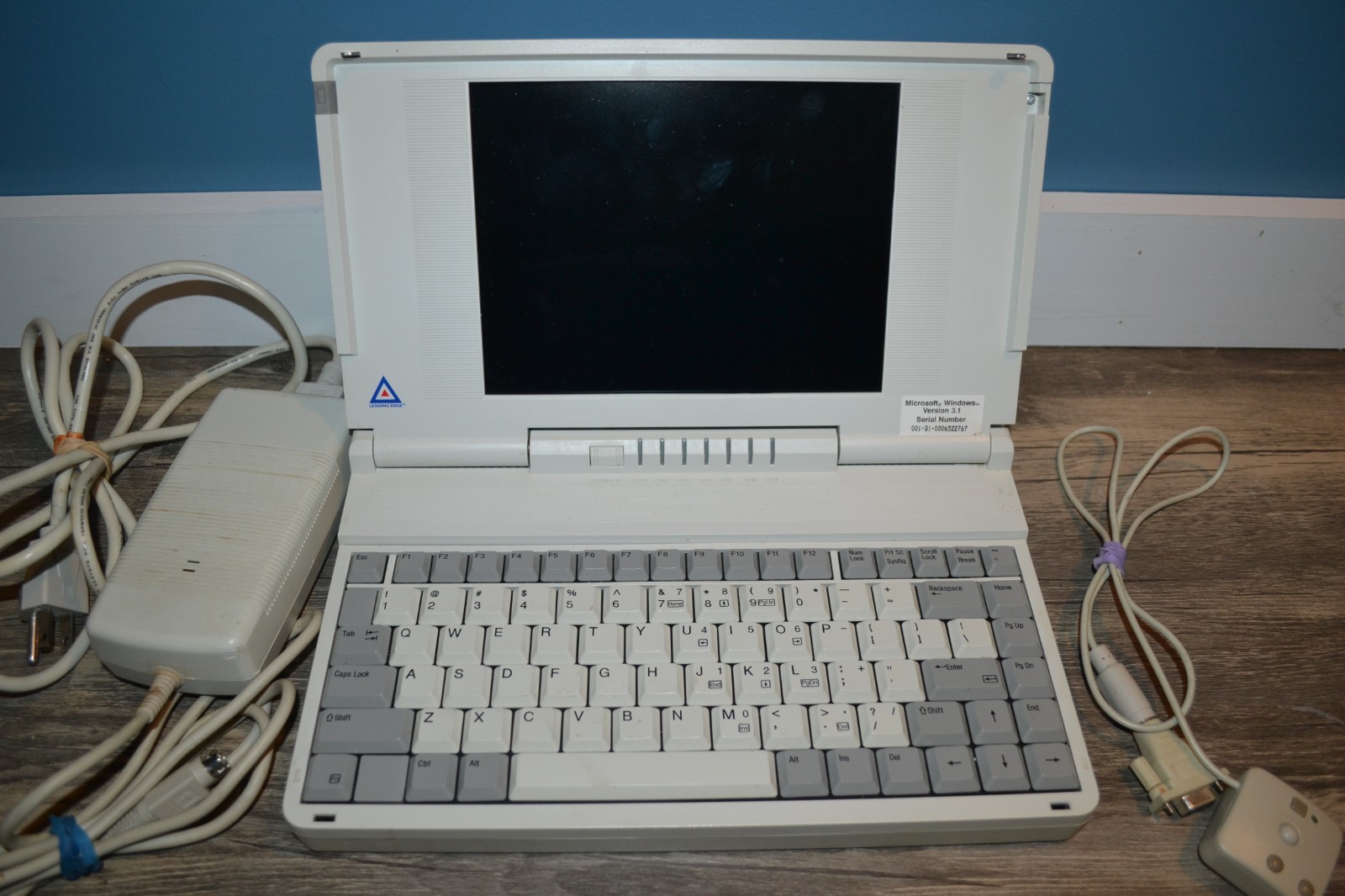 VINTAGE LEADING EDGE LAPTOP LEP-9163SX/20 POWERS UP