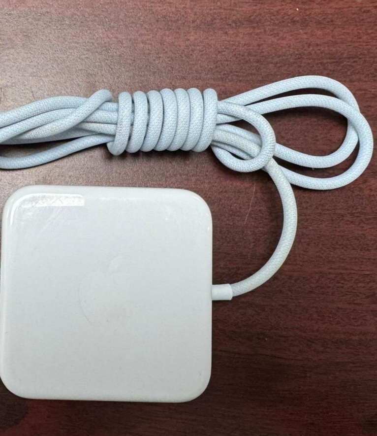 Pre Owned - Genuine Apple 24