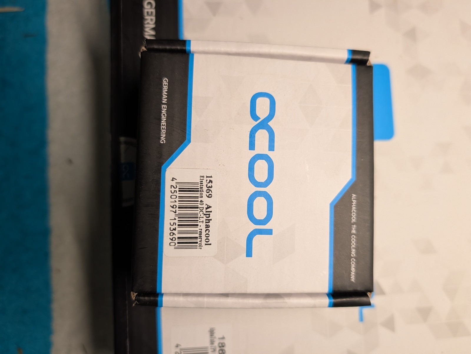 Alphacool Eisstation 40 DC-LT Pump Top and Reservoir, Pump Not Included Alphacool Eisstation 40 DC-LT Pump Top and Reservoir, Pump Not Included