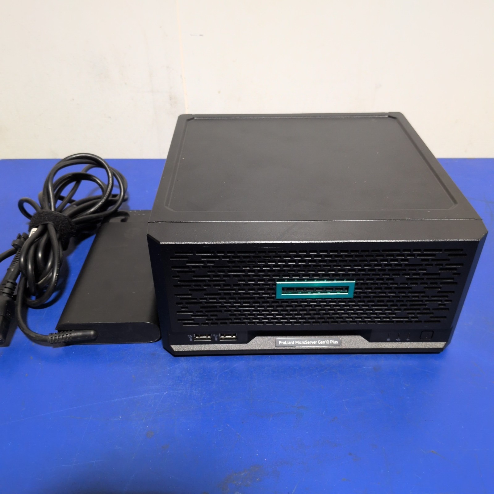 HPE ProLiant MicroServer Gen10 Plus with Power Adapter HPE ProLiant MicroServer Gen10 Plus with Power Adapter