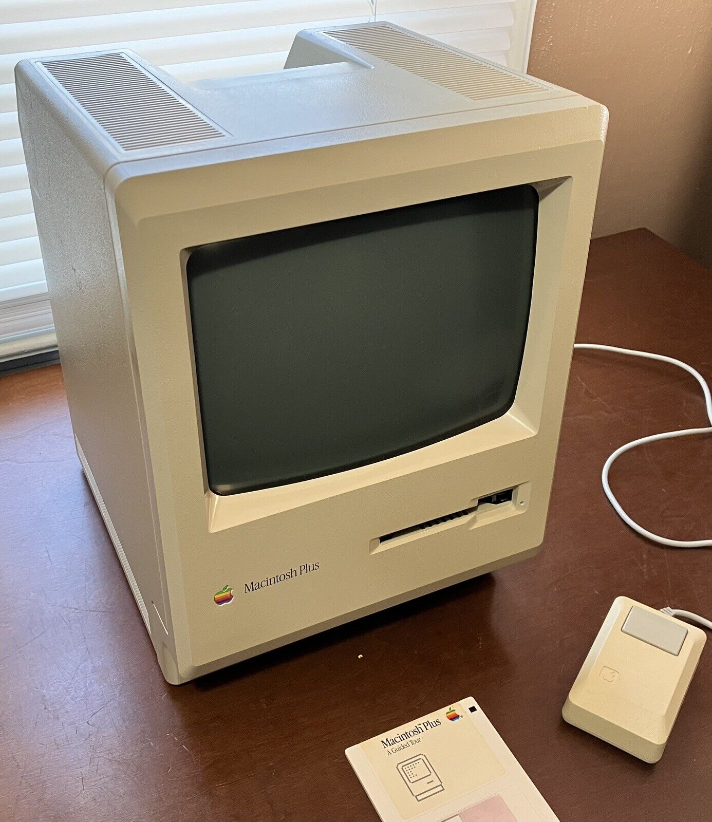 APPLE MACINTOSH PLUS M0001A Vintage Mac Computer Tested Working