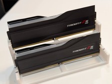 G.SKILL Trident Z5 RGB 48GB 2x24GB DDR5 7200 CL36 XMP 3.0 Intel Black picture