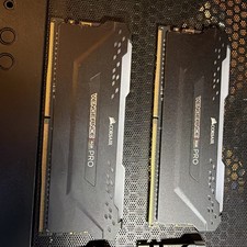 Corsair CMW16GX4M2C3200C16 3200 MHz RGB 16GB DDR4 SDRAM - Black picture